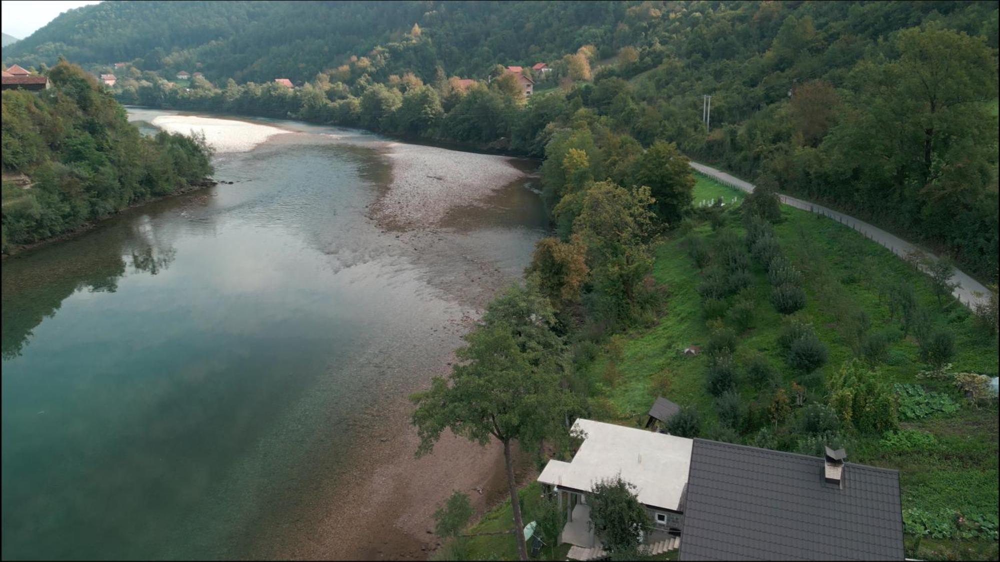 Vikendica Pored Drine Foca Handici Bilik gambar
