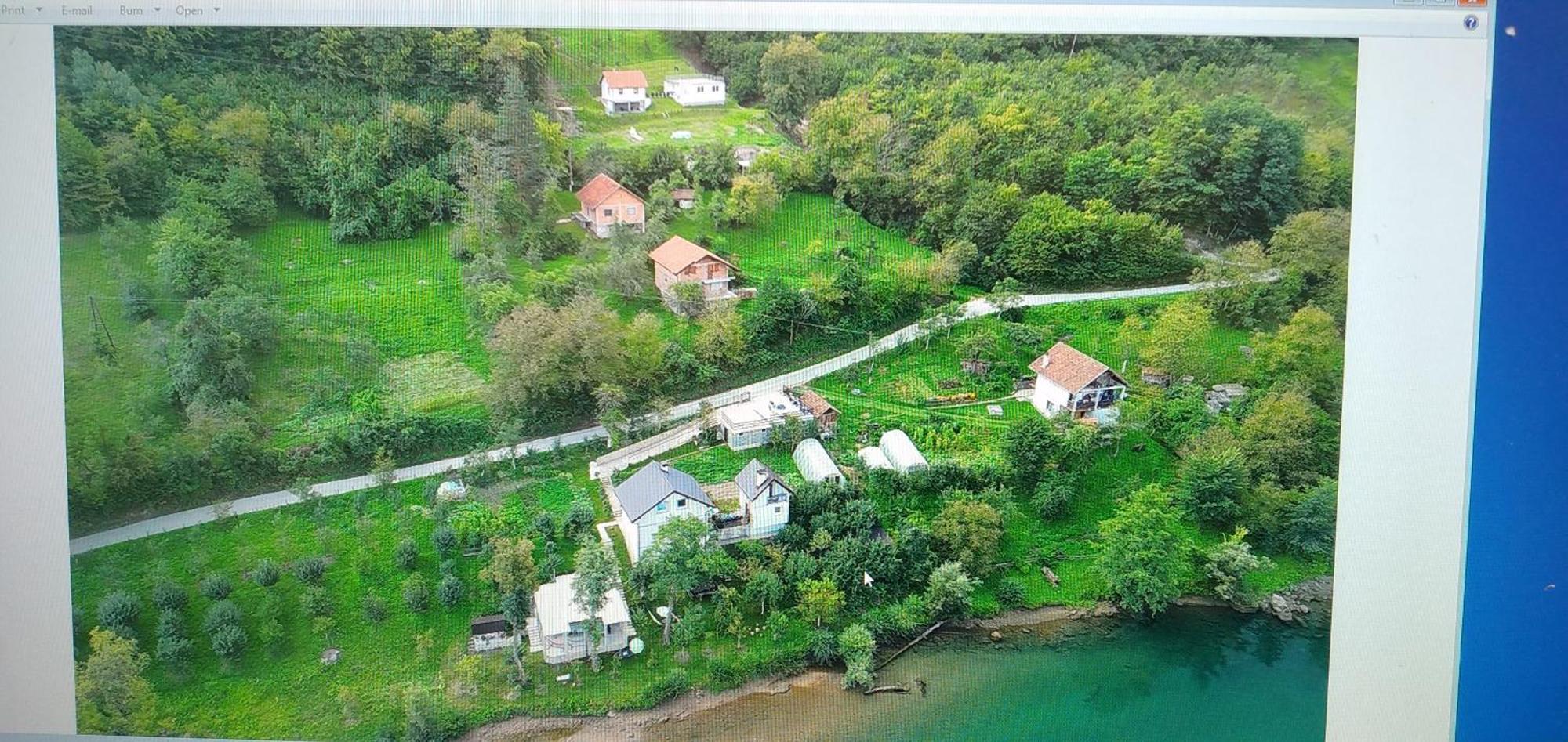Vikendica Pored Drine Foca Handici Bilik gambar