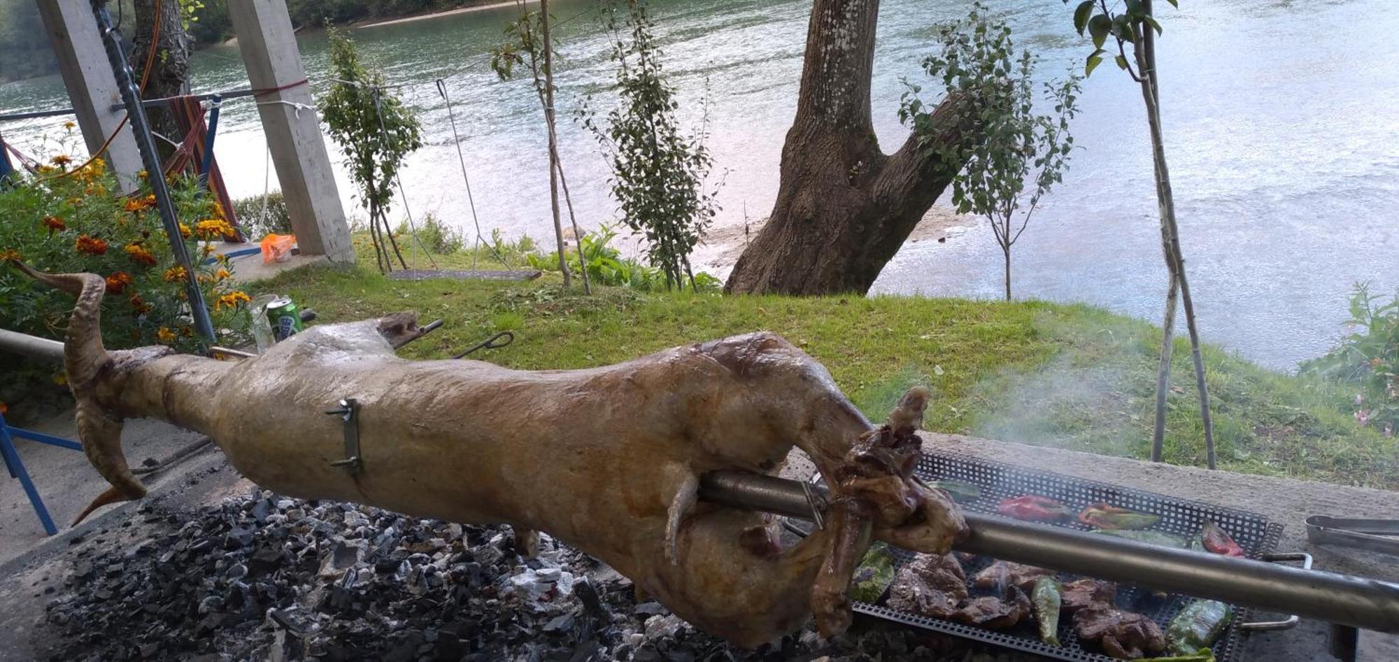 Vikendica Pored Drine Foca Handici Bilik gambar